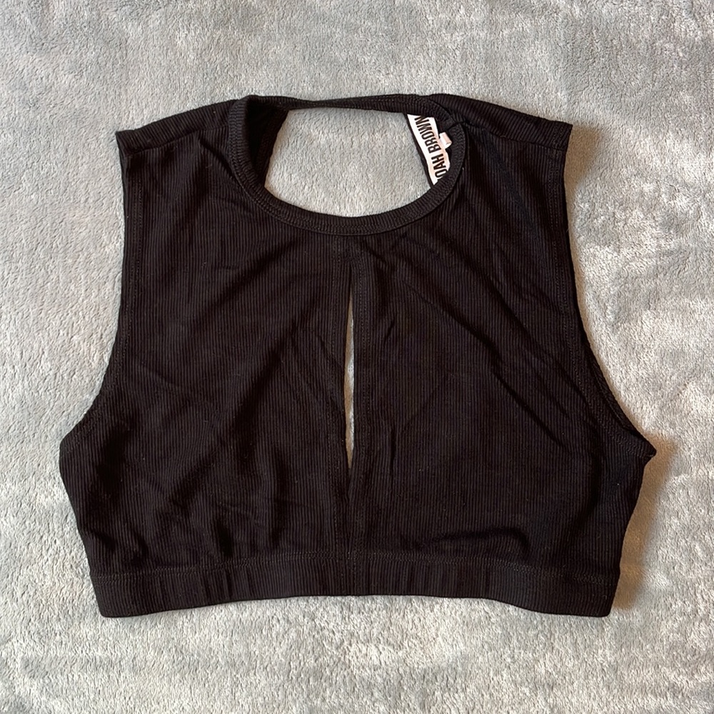 NWT Joah brown key hole crop top in black SM